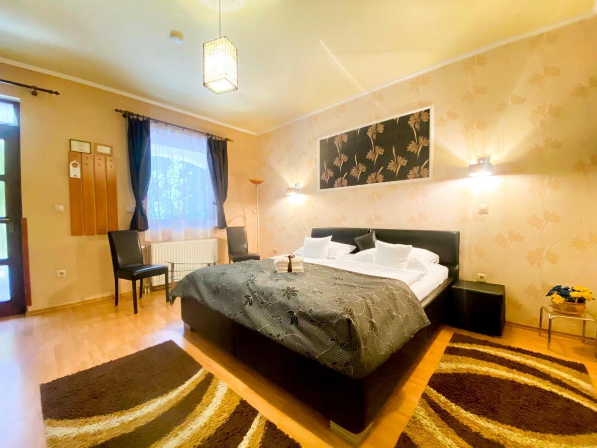 Bajor Panzio Buek-Buekfuerdo, Adults Friendly 12 Plus Extérieur photo