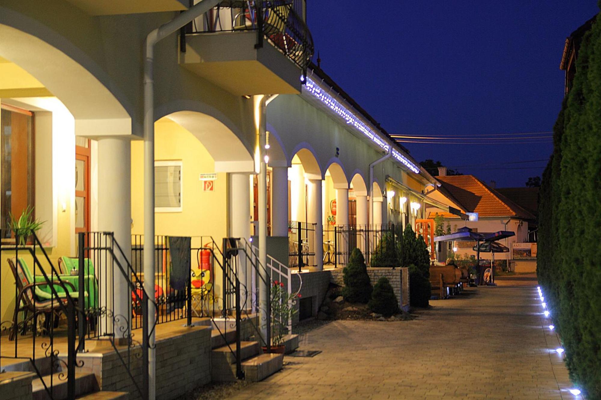 Bajor Panzio Buek-Buekfuerdo, Adults Friendly 12 Plus Extérieur photo